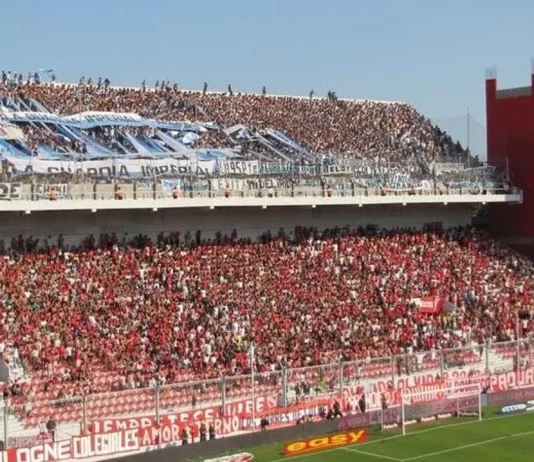 Oficial: vuelven los visitantes al fútbol argentino