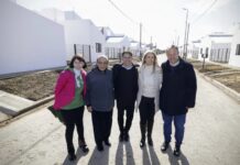 Kicillof y Magario entregaron 110 viviendas a familias de Berazategui
