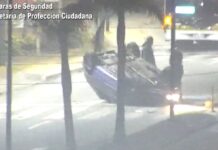 Manejaba a alta velocidad, perdió el control del vehículo y volcó: el conductor se encuentra fuera de peligro