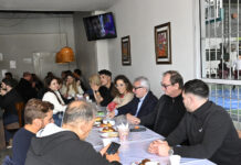 A puro entretenimiento y alegría, Julio Zamora compartió un encuentro con la comunidad de Benavídez en el marco del Mes de las Infancias
