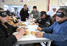 Con motivo de reflexionar acerca de la empatía, el Municipio de Tigre acompañó una merienda a ciegas en Troncos del Talar