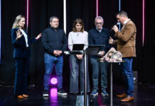Julio Zamora encabezó la entrega de un reconocimiento a la Fundación Bethel Abraza debido a su labor dentro de la comunidad