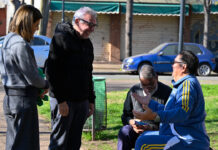 A puro entretenimiento y alegría, Julio Zamora compartió un encuentro con la comunidad de Benavídez en el marco del Mes de las Infancias