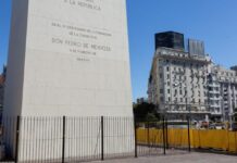 Avanza el cambio de rejas del Obelisco