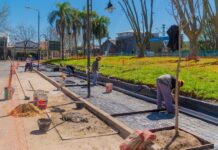 Juan Andreotti recorrió la obra de una nueva plaza junto al Tren de la Costa