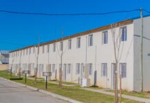 Juan Andreotti visitó la construcción de 127 viviendas reactivadas con fondos municipales