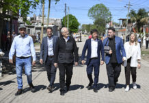 Kicillof entregó escrituras gratuitas a familias de Merlo