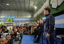 En el marco del cierre de los 40 días caminando Tigre, el gobernador Axel Kicillof acompañó a Sebastián Rovira, quien encabeza la lista de concejales de Fuerza Patria para frenar el avance de Milei en el distrito.