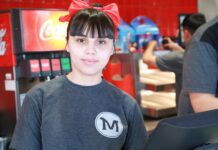 San isidro: con la colaboración del Municipio, 40 jóvenes consiguieron empleo en el nuevo local de Mostaza