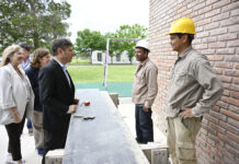 Kicillof recorrió los avances de obras de viviendas en Carlos Tejedor