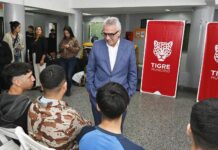 Inversión en educación: Julio Zamora encabezó la entrega de herramientas a instituciones técnicas de la ciudad