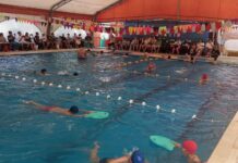 Troncos del Talar: el Municipio de Tigre cerró el año de las clases de natación junto a las familias de los concurrentes