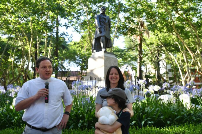 SM_Plaza_Vicente_López_y_Planes_1