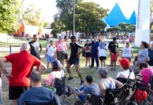 Actividad deportiva y recreativa accesible en el Parque de la Ciudad durante el verano