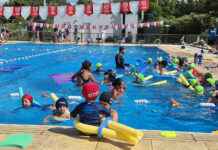 En el marco de las colonias de verano, Julio Zamora acompañó unas clases abiertas de natación en polideportivos del distrito