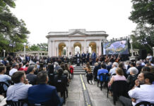 Kicillof encabezó el inicio de las obras de restauración integral del Teatro del Lago
