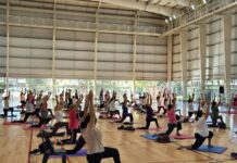 En polideportivos del Municipio de Tigre se llevaron a cabo encuentros de yoga para los vecinos y vecinas
