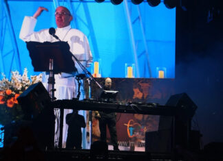Una multitud recordó al Papa Francisco y la Plaza de Mayo fue una fiesta techno con el show del padre DJ