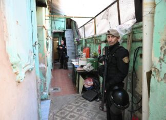 Ya son 700 las propiedades recuperadas tras un operativo en cinco ph usurpados hace más de 26 años en Villa Mitre