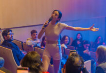 Zoe Gotusso fue ovacionada en el Teatro Otamendi de San Fernando