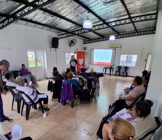 Continúan las capacitaciones de inclusión digital y alimentación saludable del Municipio de Tigre destinada a adultos mayores