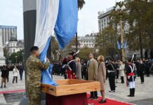 Día de la Patria: Jorge Macri encabezó el izamiento de la bandera en la Plaza de Mayo