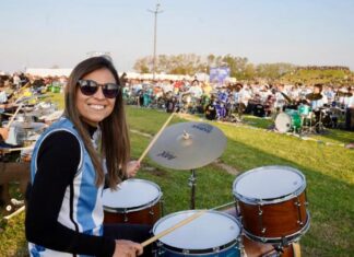 La Ciudad que siempre sorprende: frente a una multitud, más de 500 bateristas tocaron juntos por primera vez en Buenos Aires