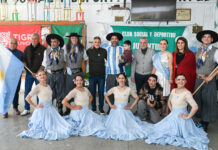 Con un mensaje de respeto y diálogo abierto, Julio Zamora visitó el Club Juventud donde celebró el Día de la Bandera