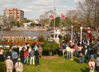 En el centro de la ciudad, Julio Zamora acompañó el 150° aniversario del Club de Regatas La Marina