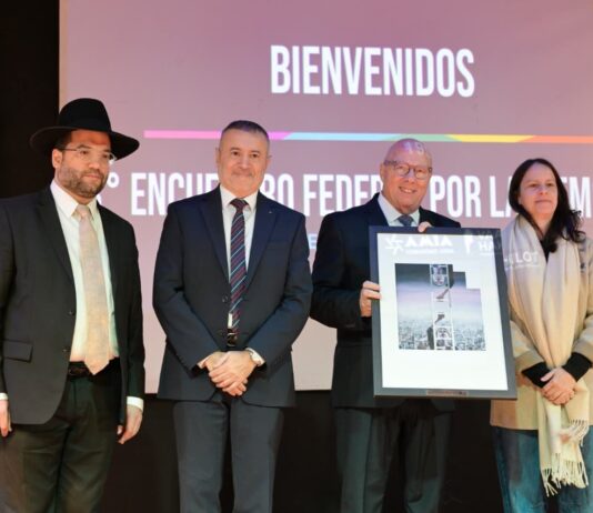 A 32 años del atentado, Soledad Martínez firmó un compromiso en la AMIA por la memoria y contra la impunidad
