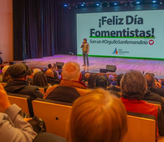 Juan Andreotti homenajeó a clubes y sociedades de fomento de San Fernando en su día