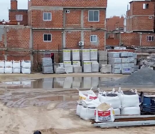 Para frenar la construcción en altura, la Ciudad clausuró dos corralones de materiales en la villa “La Carbonilla”