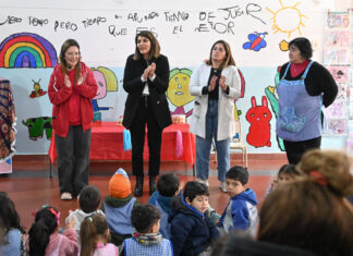 En Troncos del Talar, el Municipio de Tigre entregó una nueva biblioteca móvil al Jardín de Infantes N° 935
