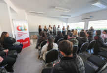 A través de la entrega de certificados, el Municipio reconoció a auxiliares de escuelas que finalizaron el curso de Servicio Alimentario Escolar