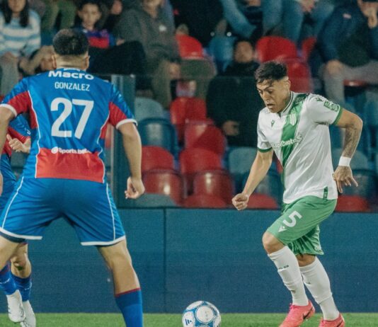 Banfield sufrió sobre el final pero derrotó a Tigre para alejarse de la pelea por no descender