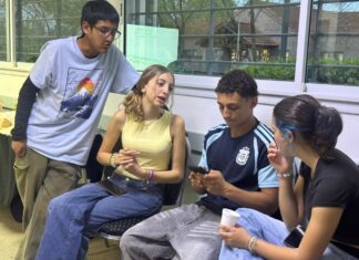 En el CUT, estudiantes del Centro de Idiomas de Tigre participaron de un laboratorio creativo